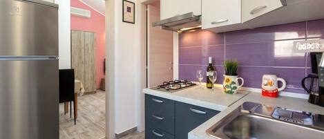 Apartment (B4+1 N3) | Private kitchenette