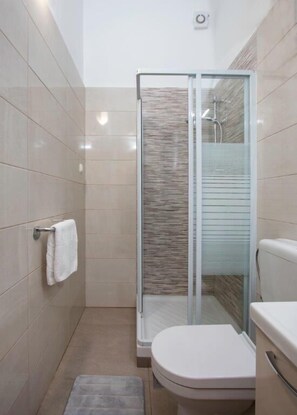 Bathroom - Pleasant Oriana Apartment near Sea (Pula)
