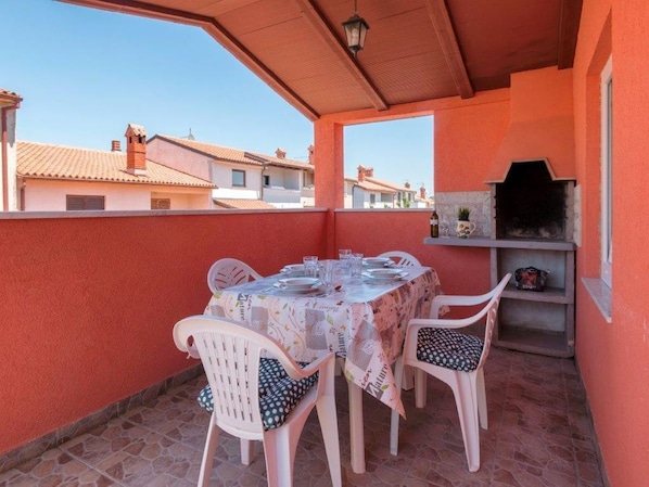 Huoneisto (B4+1 N3) | Parveke