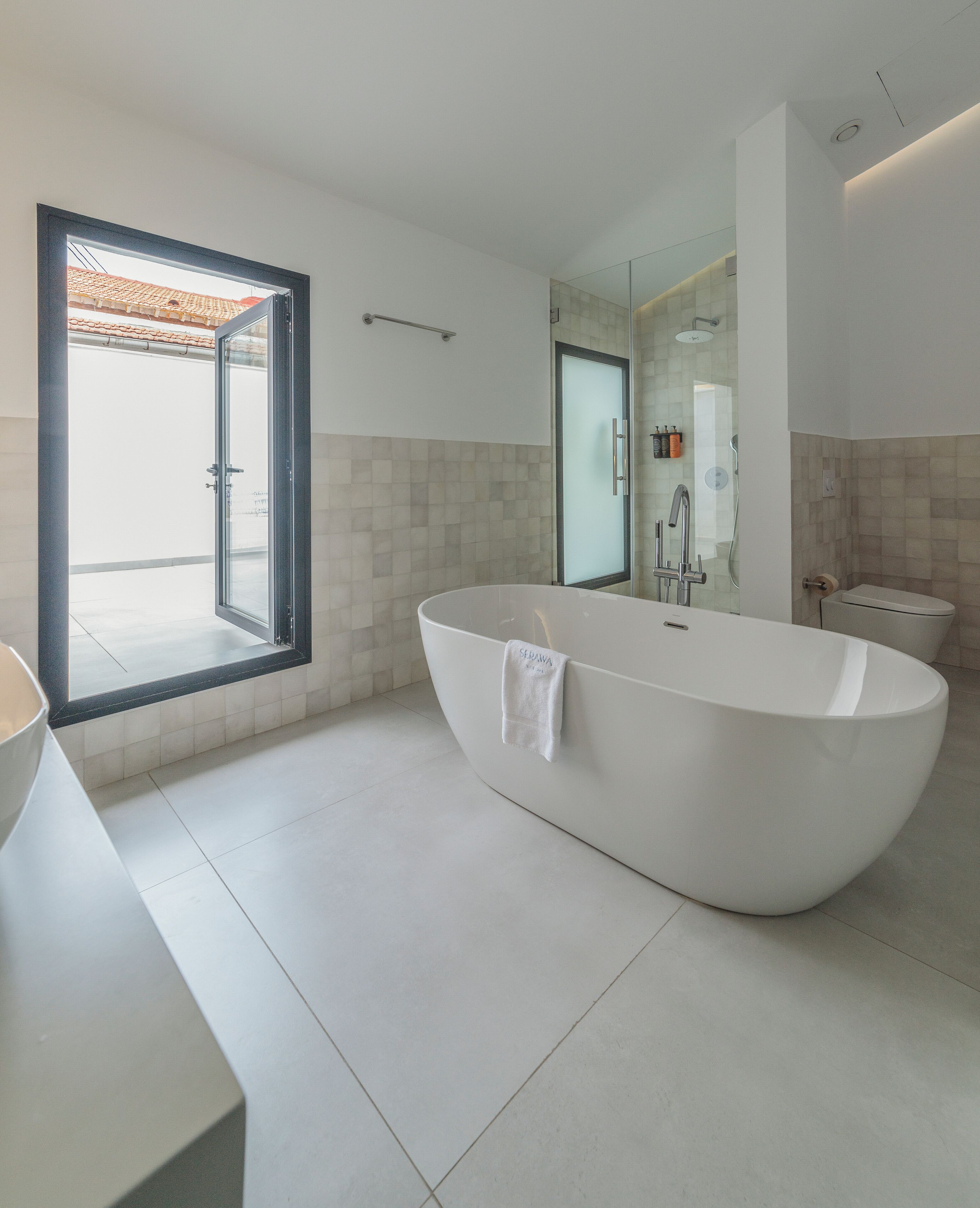Junior Suite, Terrace | Bathroom | Shower, free toiletries, hair dryer, towels