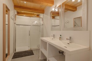 Bathtub, hair dryer