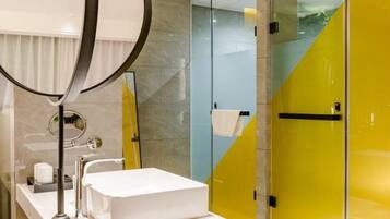 Premier Double Room (Mainland Chinese Citizen Only) | Bathroom | Shower, free toiletries, hair dryer, slippers