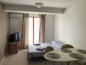 Studio | Bed sheets - Gorgeous Biserka Apartment near the sea (Labin)