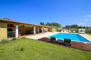 Seasonal outdoor pool, sun loungers