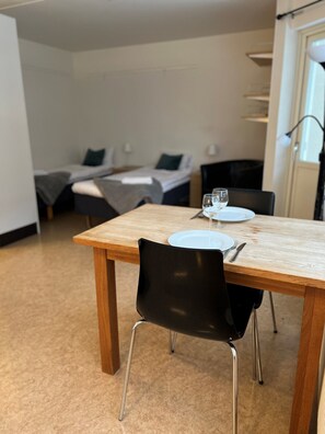 1 chambre, Wi-Fi gratuit, draps fournis