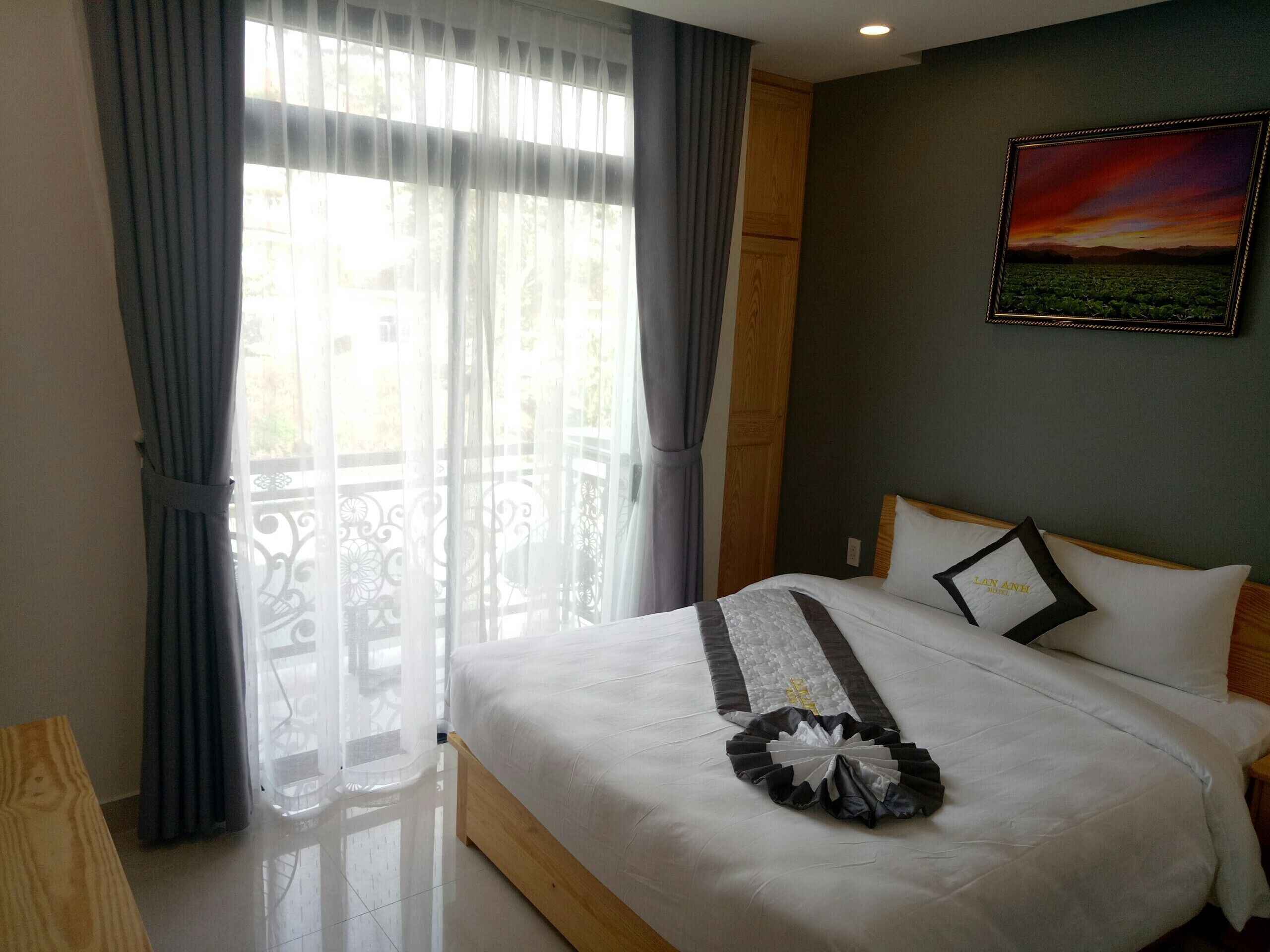 Deluxe Double Room | Minibar, in-room safe, desk, blackout curtains