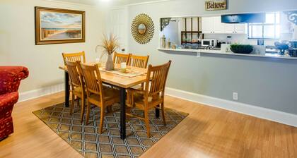 St Simons Island Condo w/ Deck & Outdoor Shower