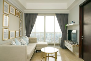 Room | 2 bedrooms, desk, free WiFi, bed sheets - Luxurious 2BR with Private Lift at Menteng Park Apartment (Jakarta)