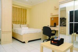 Room | Living room | TV - Chic and Cozy Studio Apartment at Menteng Square (Jakarta)