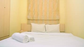 Room | Desk, free WiFi, bed sheets