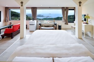 舒適四人房 | 書桌、免費無線上網、床單