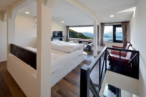 Comfort Double Room | Desk, free WiFi, bed sheets - Windsor's Sunlight Han-Guan (New Taipei City)