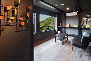 舒適雙人房 | 書桌、免費無線上網、床單