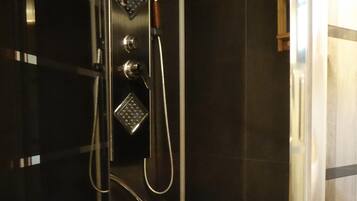 Appartement Deluxe | Douche de la salle de bain