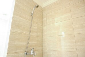 Zimmer | Badezimmer | Dusche, Handtücher