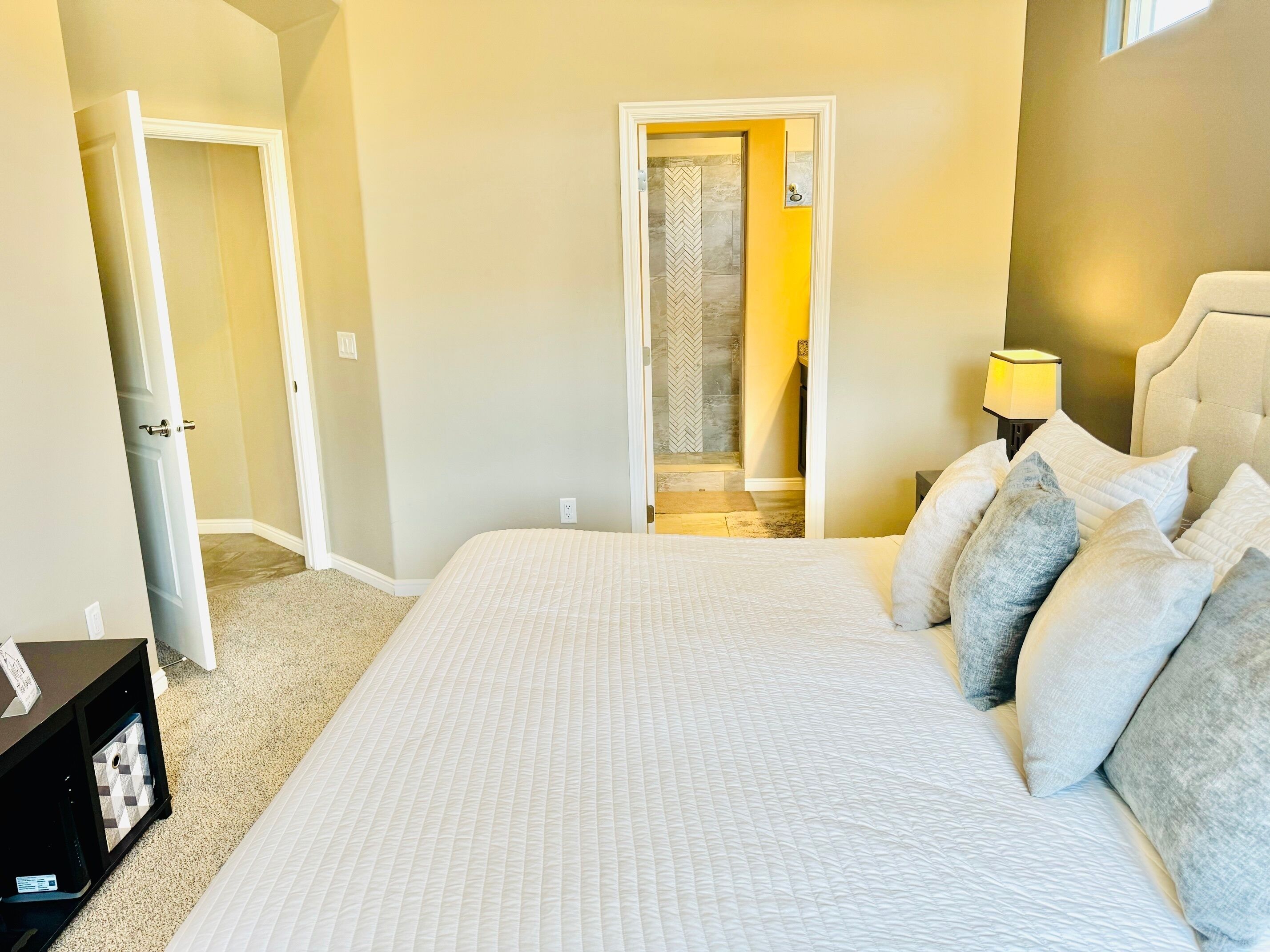 3 bedrooms, iron/ironing board, WiFi (free), bed sheets