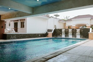 Kolam renang outdoor