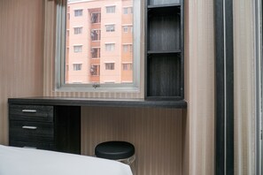 Room | 2 bedrooms, desk, free WiFi, bed sheets - 2BR at City Resort Apartment near Airport Soetta (Jakarta)