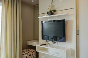 Room | Television - 1BR Apartment at Cosmo Mansion near Grand Indonesia (Jakarta)