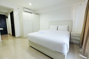 Room | Free WiFi, bed sheets - Exclusive Studio Tamansari The Hive Apartment in Strategic Location (Jakarta)