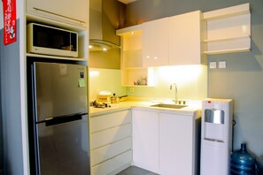 Chambre | Coin cuisine privé | Réfrigérateur, micro-ondes, plaque de cuisson, bouilloire électrique