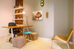 Chambre | Salle de séjour | Télévision