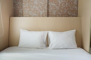 Zimmer | 2 Schlafzimmer, Schreibtisch, Bettwäsche