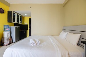 Room | Desk, free WiFi, bed sheets