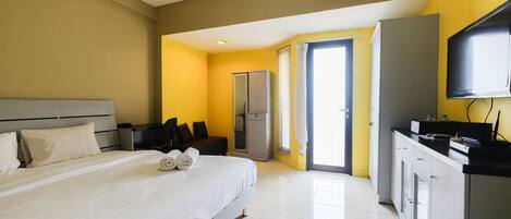 Room | Desk, free WiFi, bed sheets