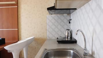 Room | Private kitchen | Fridge, stovetop, electric kettle, cookware/dishes/utensils