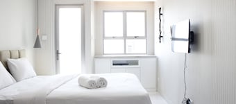 Gorgeous Studio at Mekarwangi Square Apartment with Mountain View