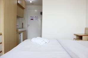 Room | Desk, free WiFi, bed sheets