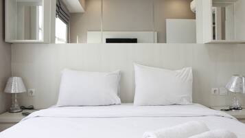 Room | 1 bedroom, desk, bed sheets
