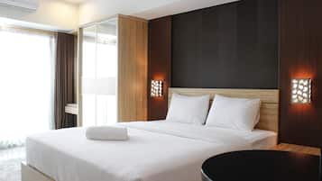 Room | Desk, bed sheets