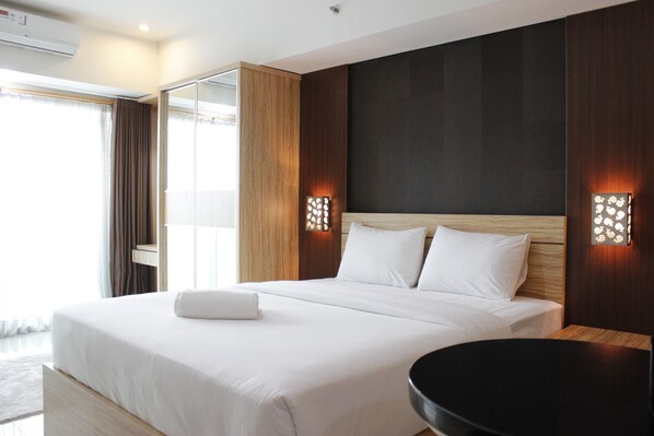 Room | Desk, bed sheets - Deluxe Studio Room @ Tamansari La Grande Apartment (Bandung)