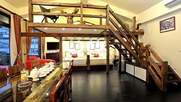 Family Room with Mountain View | Desk, free WiFi, bed sheets