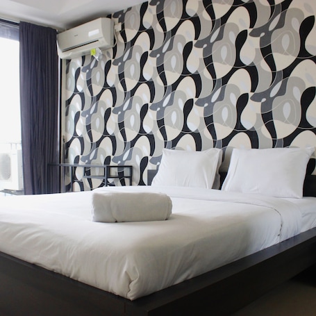 Room | Desk, free WiFi, bed sheets