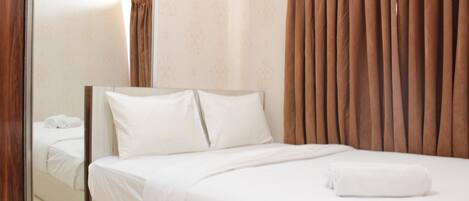 Room | 2 bedrooms, desk, free WiFi, bed sheets