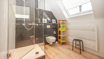 Superior Apartment (London) | Bathroom shower
