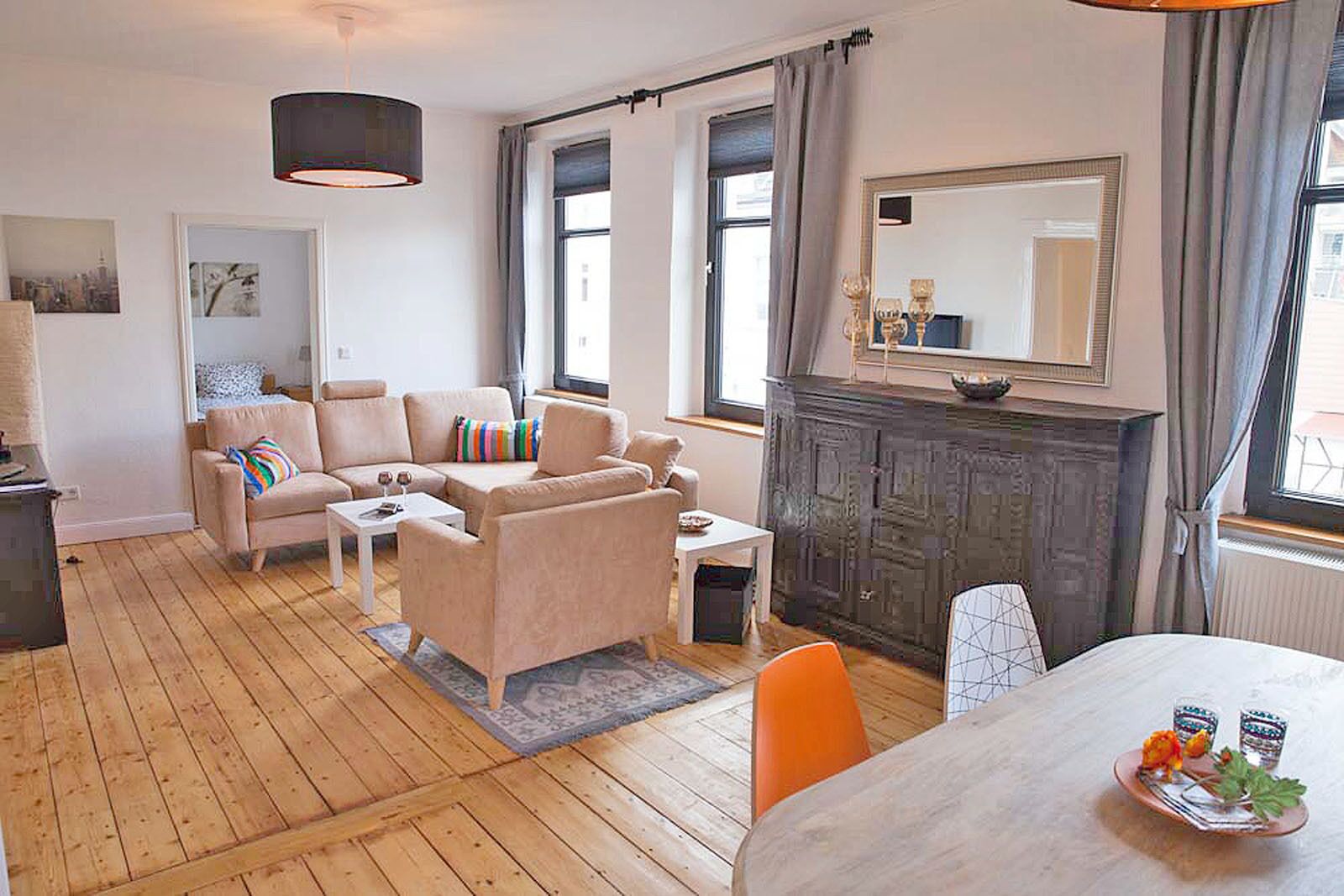 ดีลักซ์อพาร์ทเมนท์ (New York) | บริเวณนั่งเล่น | ทีวีจอแบน