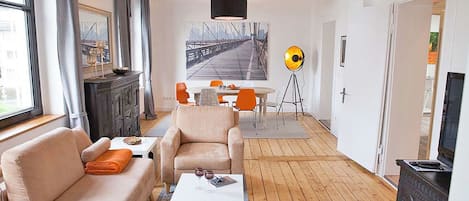 Deluxe Apartment (New York) | Ruang tamu | TV skrin rata