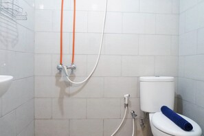 Bathroom - Comfy Studio Apartment at Anderson Tower Supermall Mansion (Surabaya)