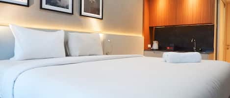 Room | Desk, free WiFi, bed sheets