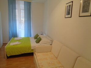Studio (Apartment 3)