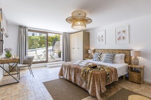 5 slaapkamers, een kluis op de kamer, een strijkplank/strijkijzer