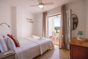 3 makuuhuonetta, silitysrauta/-lauta, ilmainen Wi-Fi, vuodevaatteet