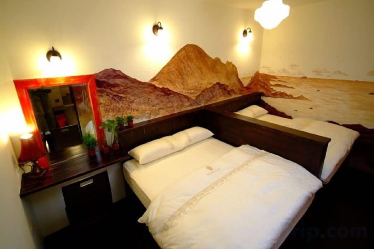WiFi (free), bed sheets