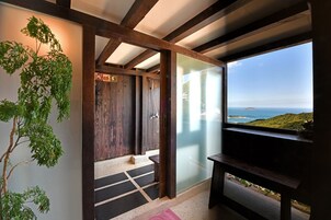 涵館2-4人房 | 浴室 | 淋浴設備、吹風機、拖鞋、毛巾