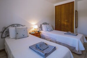 3 bedrooms, in-room safe, iron/ironing board, free WiFi