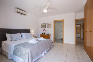 4 bedrooms, in-room safe, iron/ironing board, free WiFi - Casa Azucena (Javea / Xàbia)